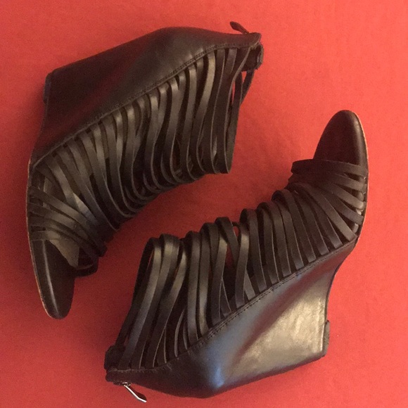 Vince Camuto strapped wedge - Picture 2 of 6